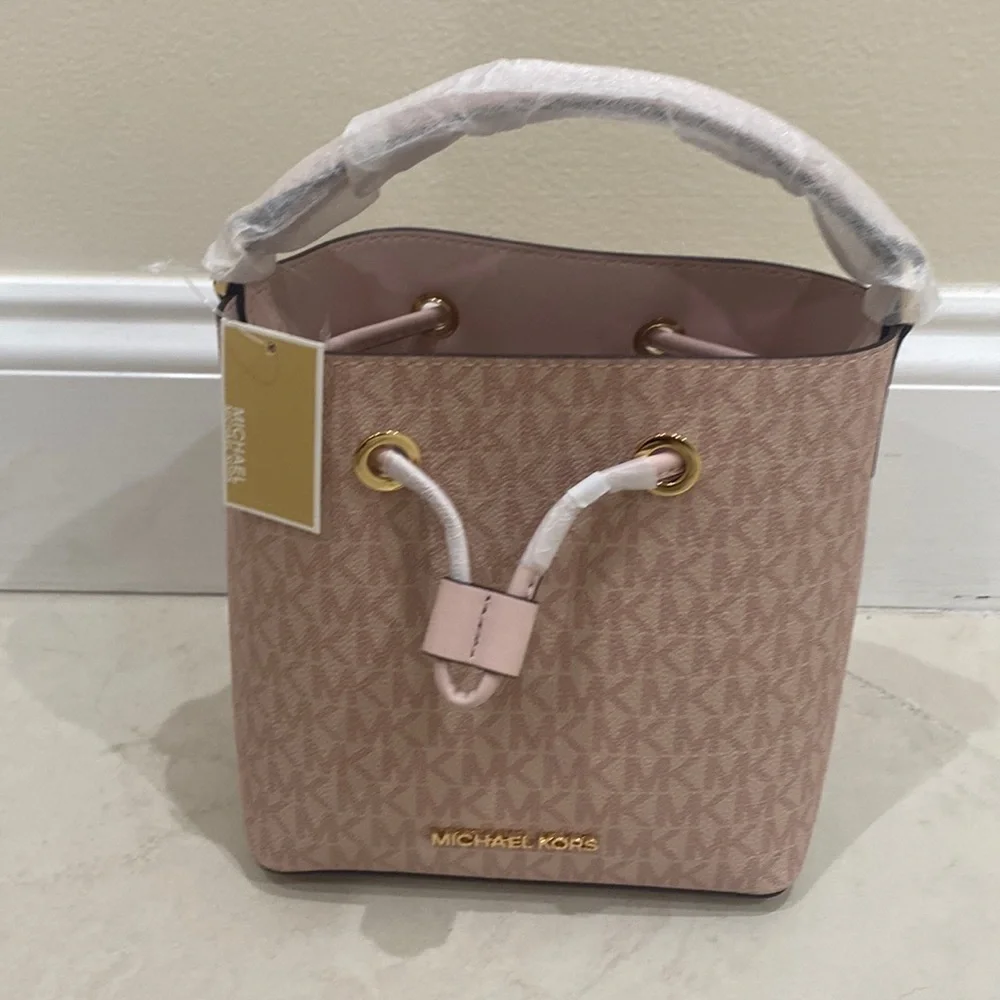 NWT Michael Kors Suri Small Logo Crossbody Bag
